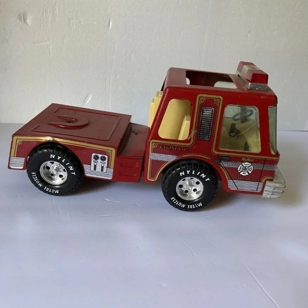 VINTAGE Nylint No 5 Fire Engine Truck Tin No Trailer